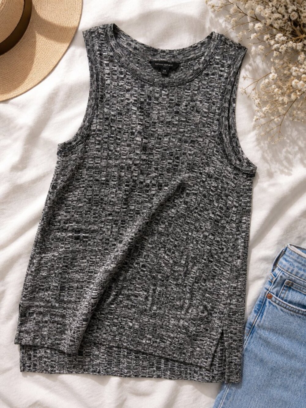 Banana Republic High Low Hem Knit Tank Top, Grey/Black Design, Size XS‎